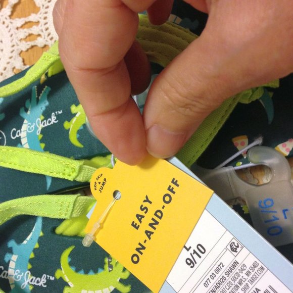 Cat & Jack NWT flip flops with alligators,size kids 9-10 - Picture 6 of 8